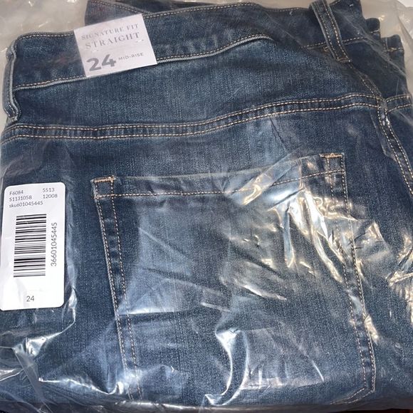 Signature Fit Straight- Brand New Size 24 (Mid Rise) - Picture 2 of 3